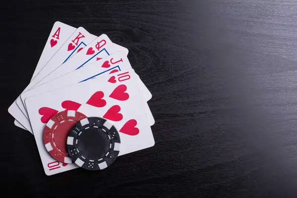 Poker Chips Voor Casinospel Tafel — Stockfoto