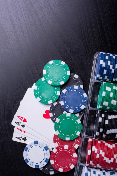 Poker Chips Voor Casinospel Tafel — Stockfoto