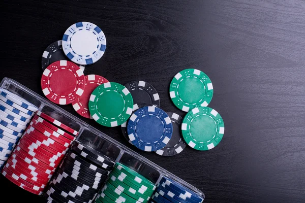 Poker Chips Voor Casinospel Tafel — Stockfoto