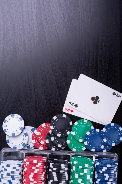 Poker Chips Voor Casinospel Tafel — Stockfoto