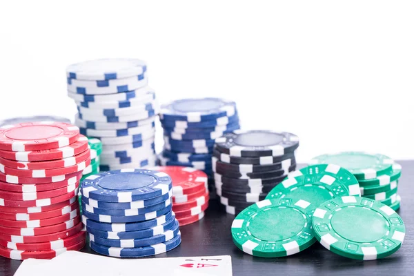 Poker Chips Voor Casinospel Tafel — Stockfoto