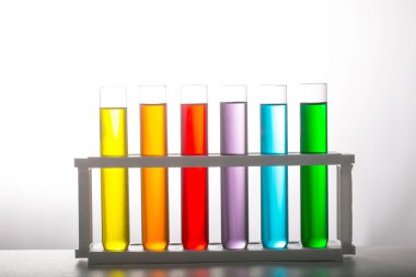 Kimya şişe cam için test laboratuarı.