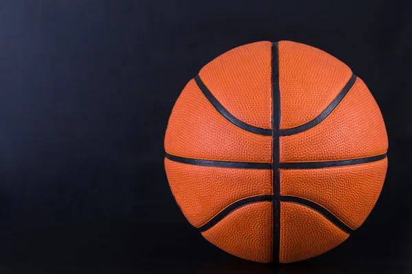 黒の背景でバスケット ボール アイテム ボール — ストック写真