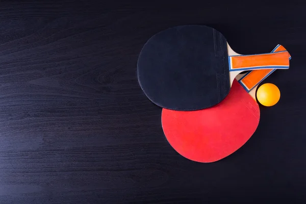 Due Ping Pong Con Tavolo Legno Nero — Foto Stock