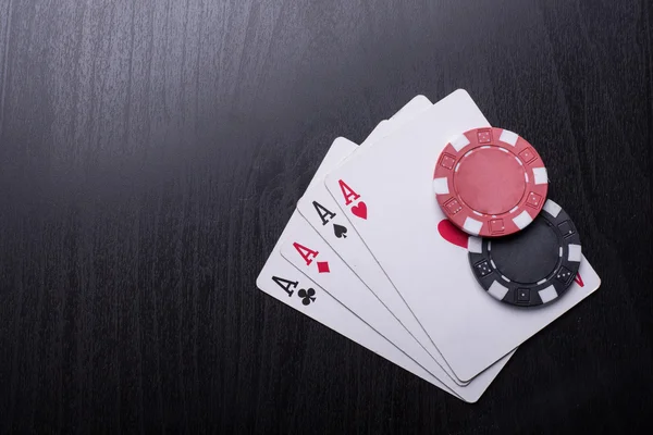 Poker Chips Voor Casinospel Tafel — Stockfoto