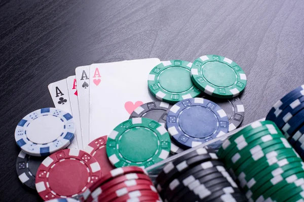 Jetoane Poker Pentru Jocul Cazino Masă — Fotografie, imagine de stoc
