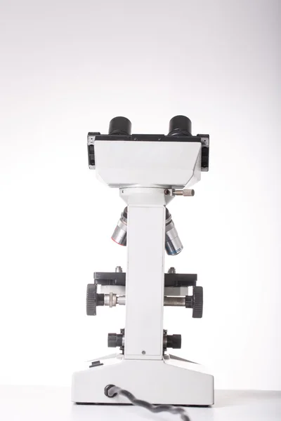 Mikroskopem Maszyny Badania Eksperymentować Białym Tłem — Zdjęcie stockowe