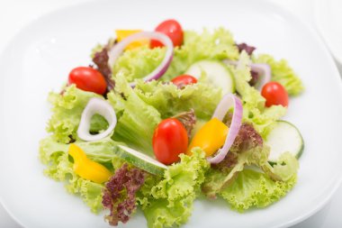 Senin sağlıklı için tropikal meyve salatası