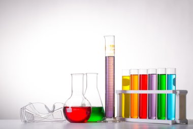 Kimya şişe cam için test laboratuarı.