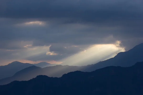 Sunrise licht toeristische Personenscherm — Stockfoto