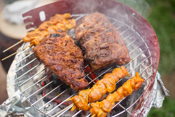 Churrasco grelhar carne de porco cozinhar — Fotografia de Stock