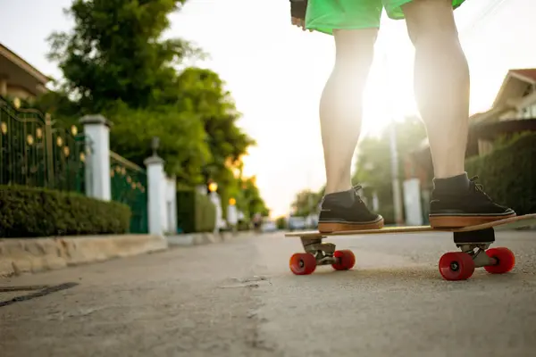 Sección Baja Del Hombre Monopatín Calle Deportes Extremos Aire Libre — Foto de Stock