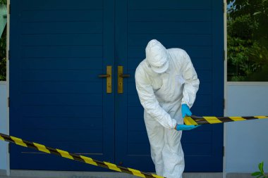 PPE sağlık ekibi önleyici koronavirüs için kısıtlama ve kapatma alanı kullanıyor. Karantina için koruma çalışma alanı. Kontrol ve kilitleme için salgın..