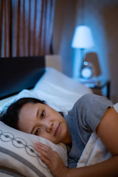 Mujer Asiática Deprimida Puede Dormir Cama Insomnio Síndrome Insomnio Sin — Foto de Stock