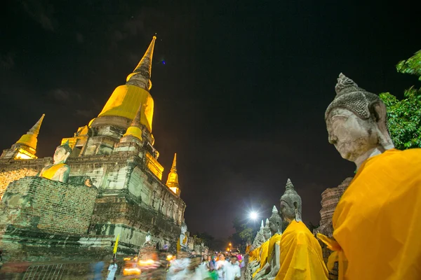 Buda dourada com luz solar — Fotografia de Stock