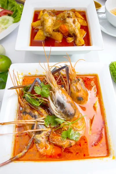 Tom yam kung, asiatisk favorit mat — Stockfoto