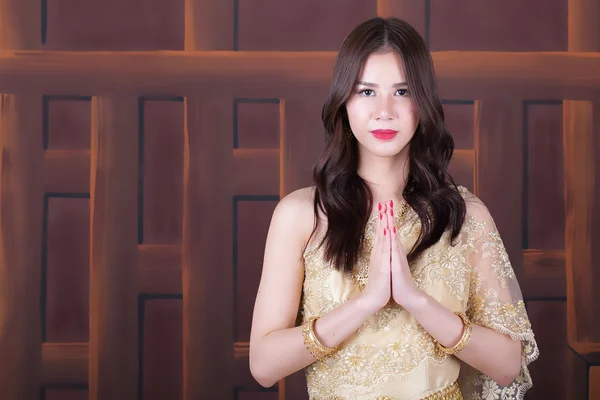 Thai women welcome with traditional Thai suit — Stock Photo, Image