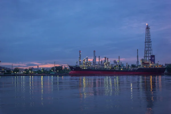 Petrochemical oil refinery plant — Stock Photo, Image