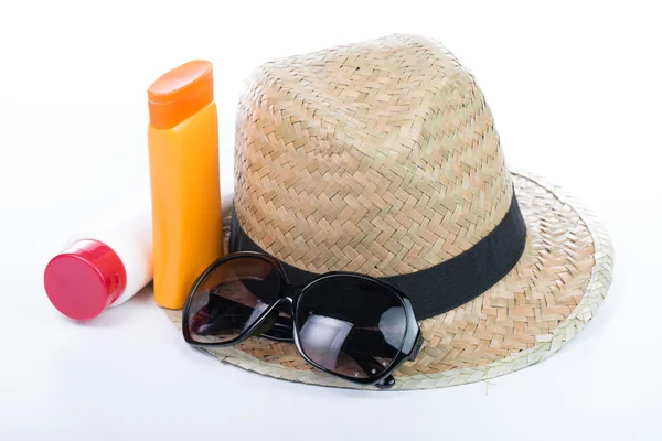 Gafas de sol, Sombrero y crema bloqueante solar d — Foto de Stock