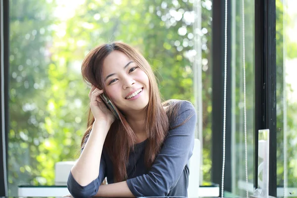 Young Asian girl use mobile phone for search information — Stock Photo, Image