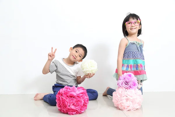 Moda çocuklar post ve hediye — Stok fotoğraf