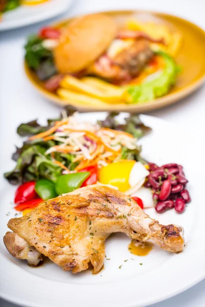 Kurczak grillowany stek zachodniej żywności stylu — Zdjęcie stockowe