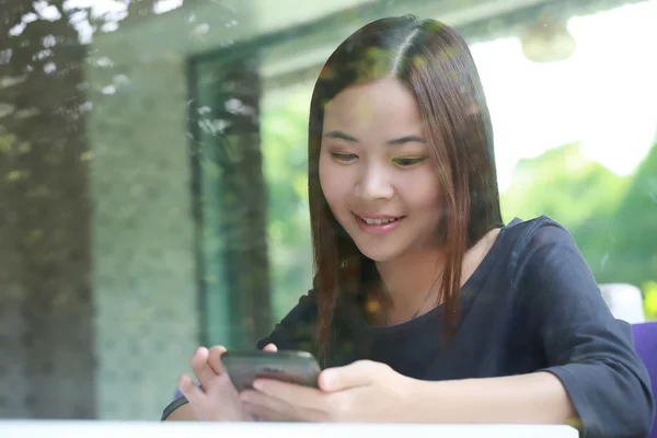 Young Asian girl use tablet for search information — Stock Photo, Image