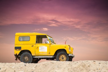 Sahilde off road araba stop