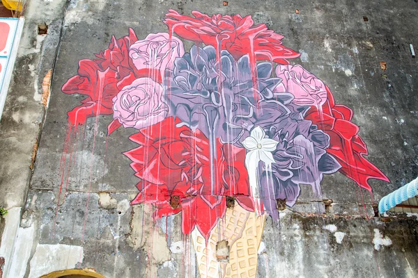 Arte urbano Nombre Flor colorida pintada en la pared con color blanco y negro en Georgetown, Penang, Malasia . — Foto de Stock