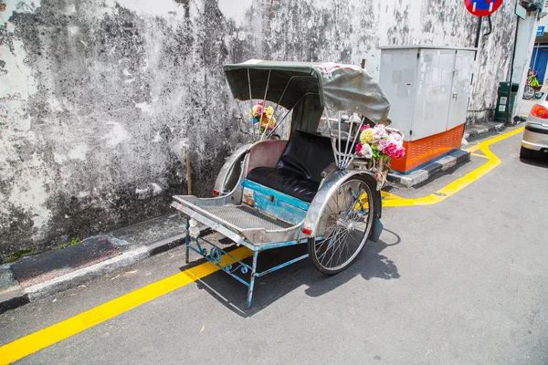 GEORGE TOWN,PENANG ,MALAYSIA- CIRCA March 26, 2015: Trishaw vint — Stock Photo, Image
