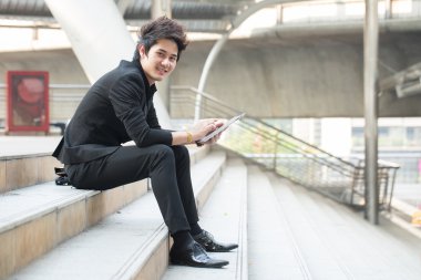 işadamı tablet arama bilgi için kullanın ve rapor kontrol edin