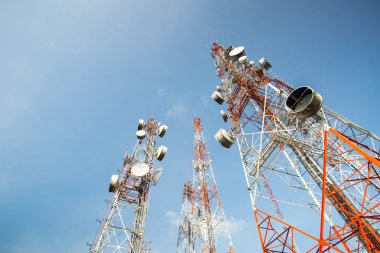 Haberleşme direği TV antenleri 