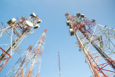 Haberleşme direği TV antenleri 