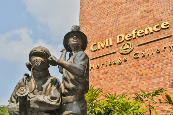 MARINA BAY, SINGAPORE, MARCH 18, 2015: Two Civil Defence stand in — стоковое фото