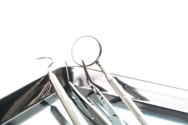 Metalik dişçi aracı