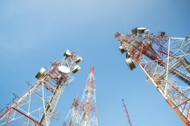 Haberleşme direği TV antenleri 