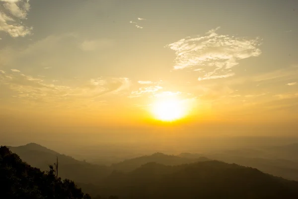 Mountain Pha Tang sunrise and mist — Stock Photo, Image