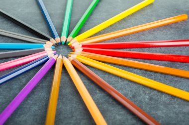 renkli kurşun kalem