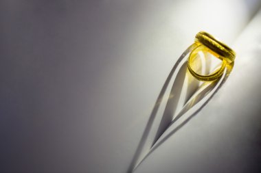 Sevgililer kalp yüzük gölge kitap