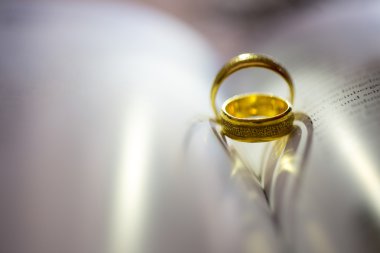 Sevgililer kalp yüzük gölge kitap