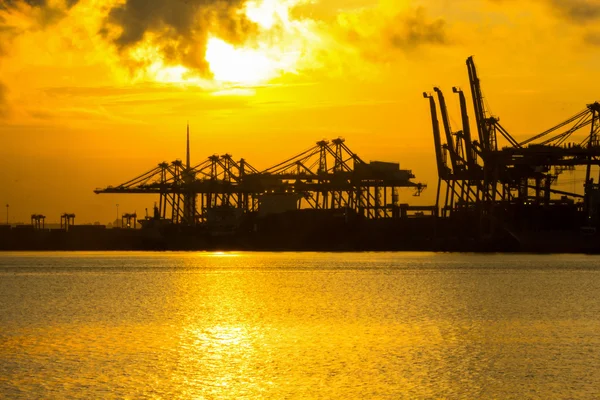 Terminal de contenedores portuarios — Foto de Stock