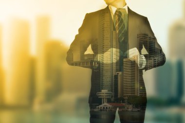 Onun başarı iş arayanlar için ayakta işadamı 