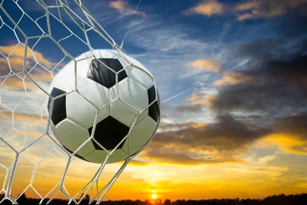 Balón de fútbol en la meta — Foto de Stock