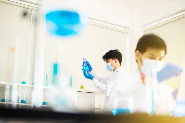 Man Doctor Scientist Hands Holding Analyzing Virus Sars Cov Research — Stock Photo, Image