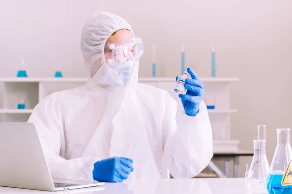 Chemist Asian Men Hands Holding Analyzing Virus Sars Cov Research — Stock Photo, Image