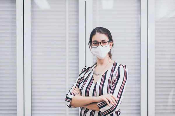 Mujer Con Máscara Facial Proteger Coronavirus Covid Oficina Coronavirus Máscara — Foto de Stock