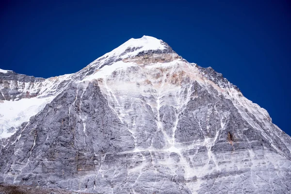 Belo Pico Montanha Neve Com Céu Azul Claro Yading Reserva — Fotografia de Stock