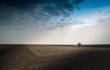 Arazi hazırlama traktör 