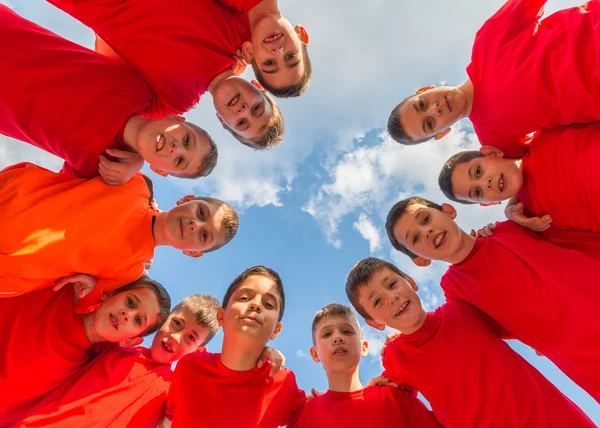 Equipe de futebol de crianças — Fotografia de Stock