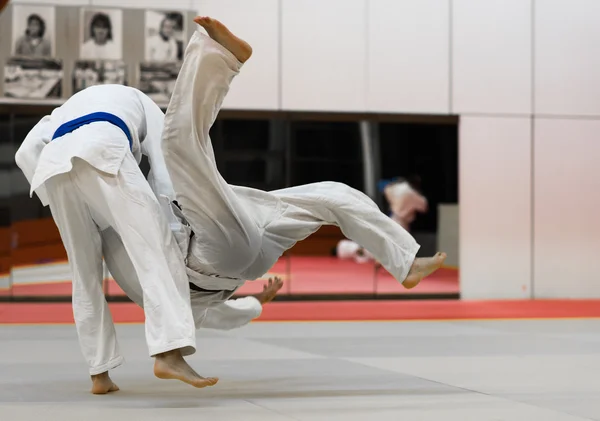 Judo opleiding in arena — Stockfoto